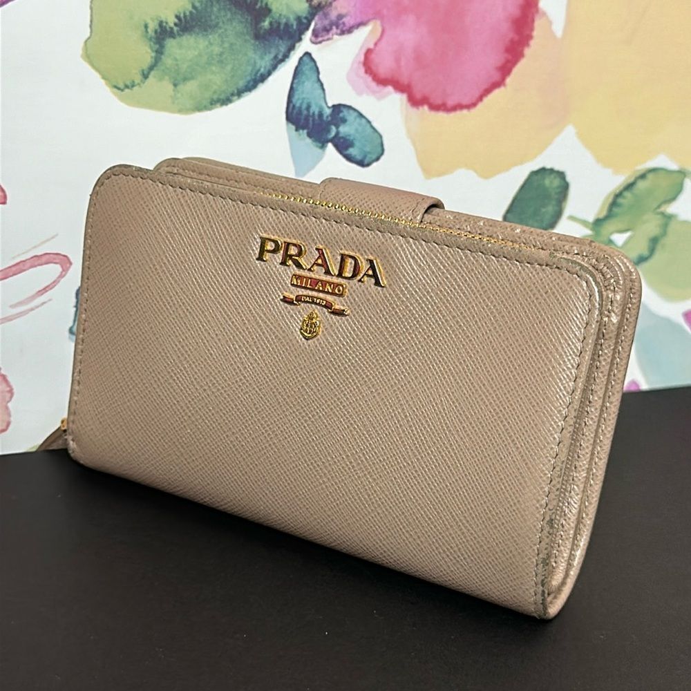 💯Authentic Prada Short Wallet🍀 - Picture 6 of 17
